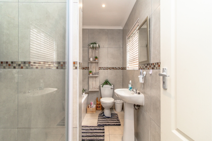 3 Bedroom Property for Sale in Franskraal Western Cape